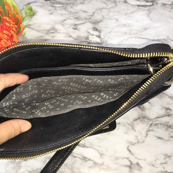 Olivia & Joy Multi-Compartment Crossbody Purse - Picture 7 of 8